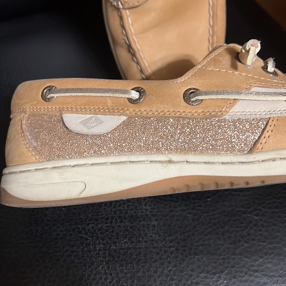 SPERRY’s womans size  8.5 medium. Tan with gold accents - Picture 4 of 8